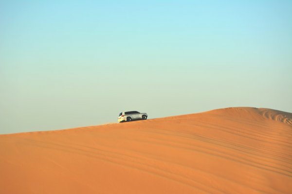 car_on_landscape_of_the_desert_gallery.jpg
